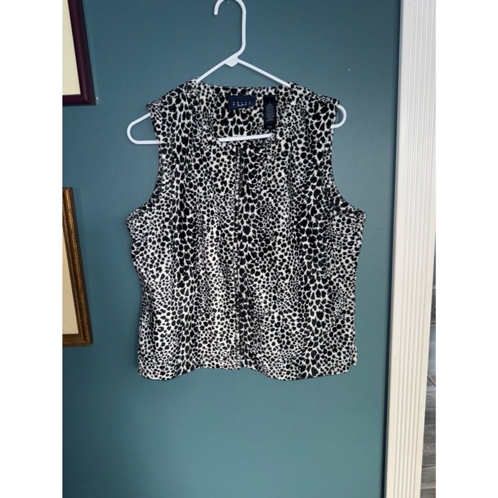 Crazy Horse Sleeveless Leopard-Print vest in Black and White 248